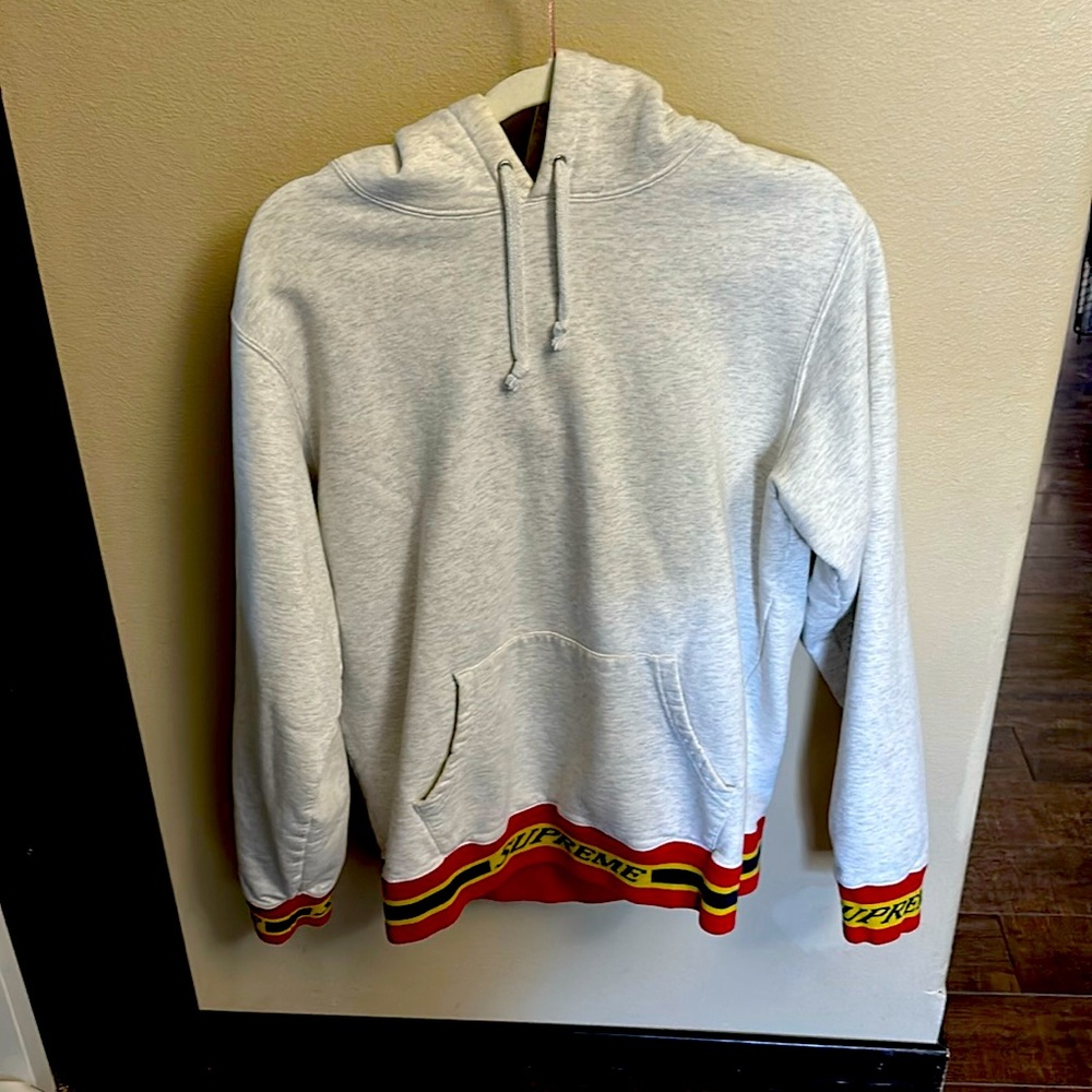 SUPREME hooded sweatshirt